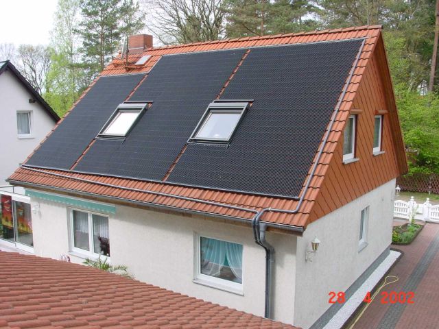 Solarkollektor Pool rund um die Fenster