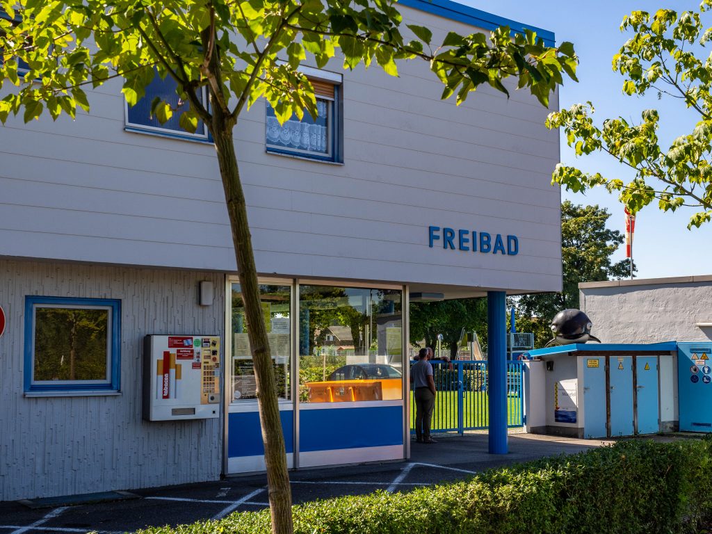 Öffentliches Freibad der Stadt Kolbermoor.